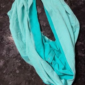 Lululemon Infinity Scarf/Turqoise